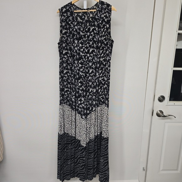 VIntage Dresses & Skirts - Olivia Vintage Black White Mixed Floral Chevron Sleeveless Rayon Maxi Dress M